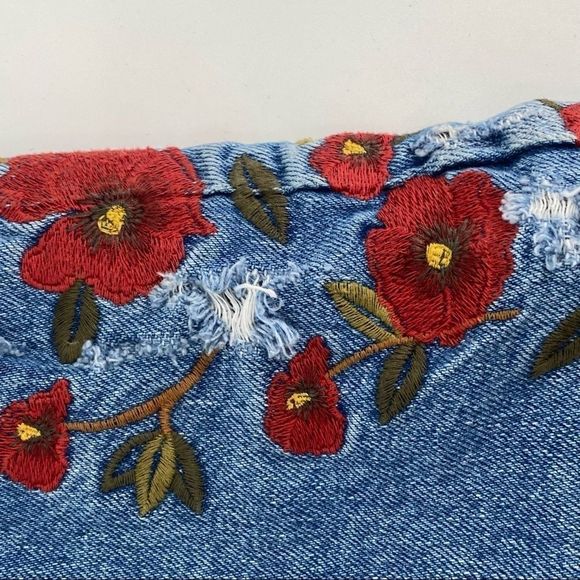 ZARA Red Flower Embroidered Distressed Denim sz XS {U} - Picture 5 of 6